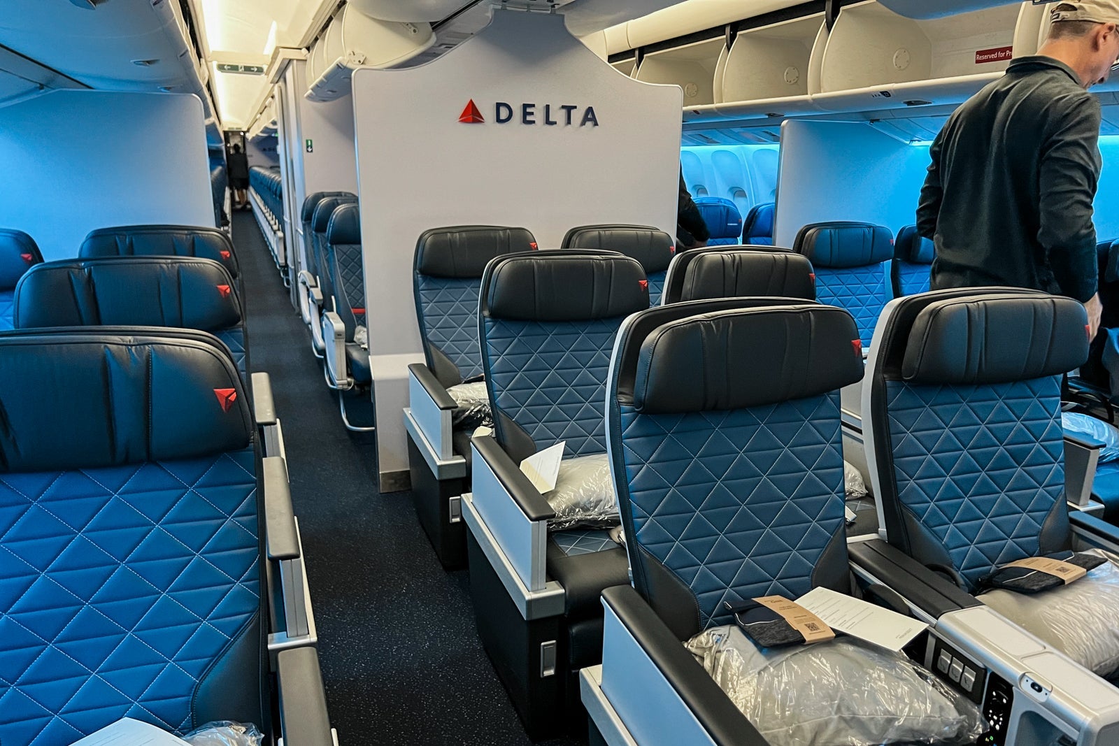 Delta cabin