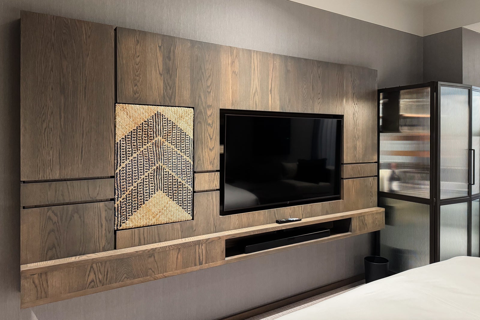 Intercontinential Auckland king room tv