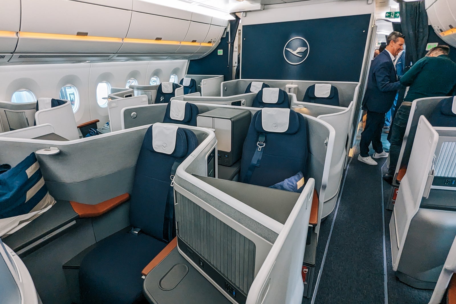 lufthansa cabin