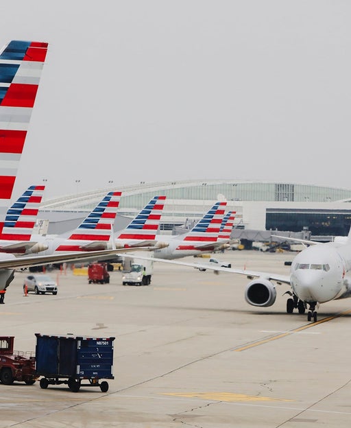 AMERICAN AIRLINES EXTERIOR ON TARMAC_AA
