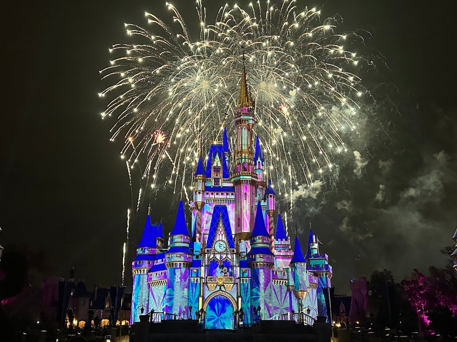 Magic Kingdom Cinderella Castle Disney World Tchieffi