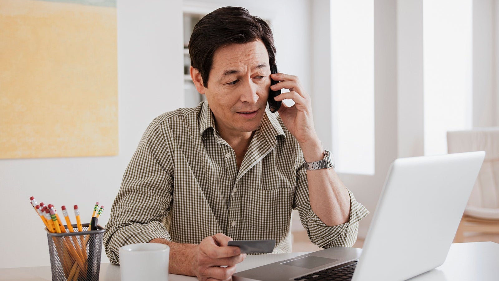 USA, California, Los Angeles, Man shopping online from home