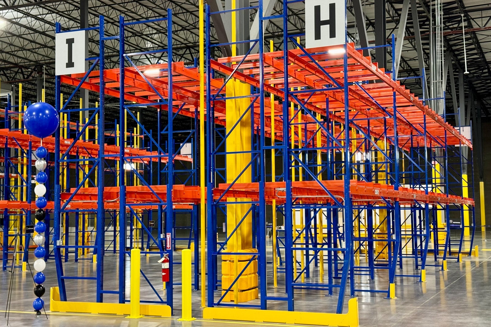 united cargo center racks