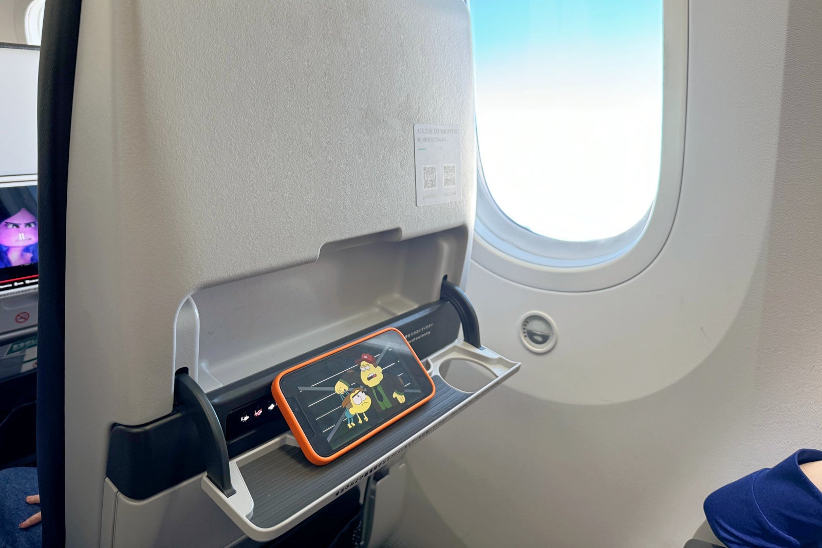 ZIPAIR Seatback Smartphone Tray
