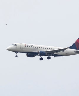 Delta Connection Embraer ERJ-175 Over Washington DC