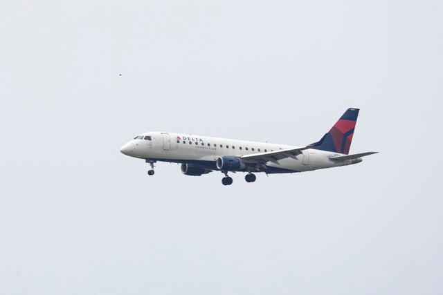 Delta Connection Embraer ERJ-175 Over Washington DC