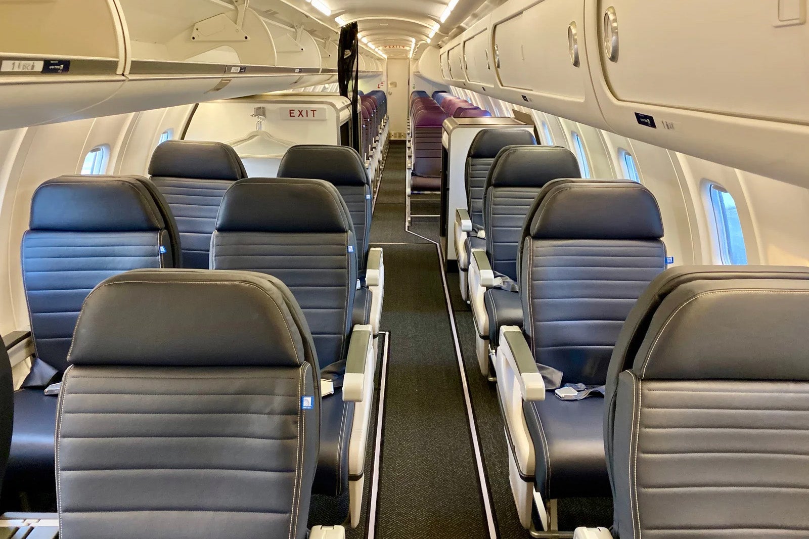 empty seats on narrow body plane