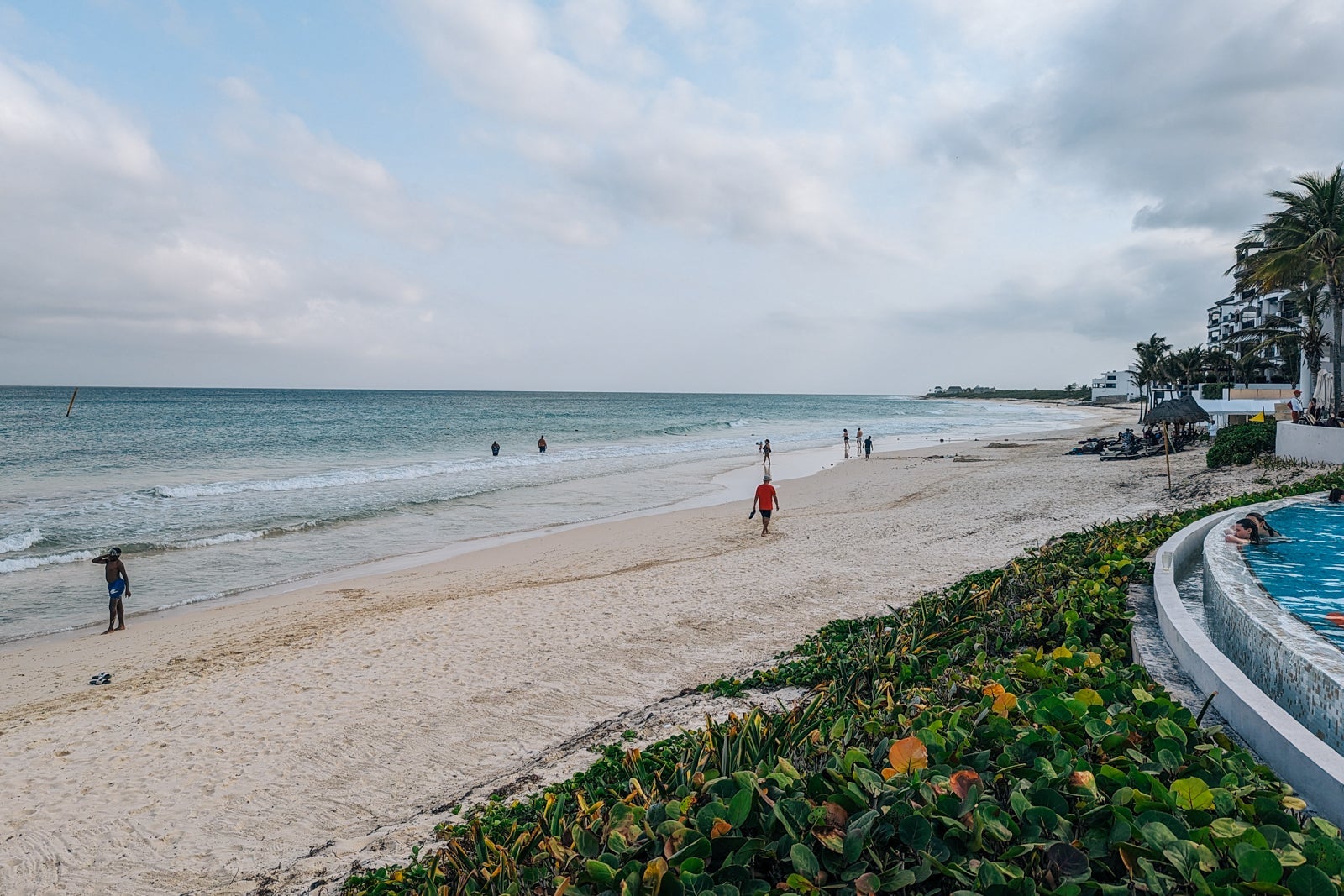 Dreams Jade beachront bar