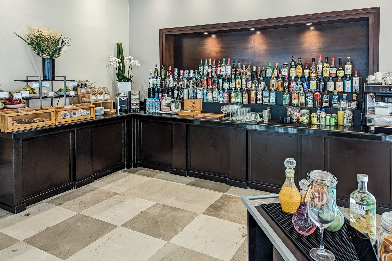 Dreams Jade Preferred Club bar