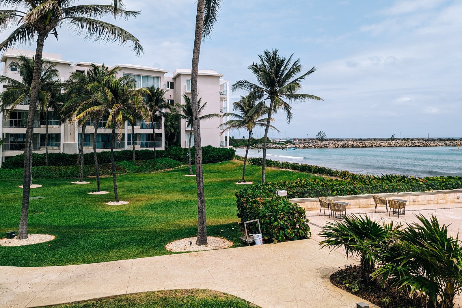 Dreams Jade beachront bar