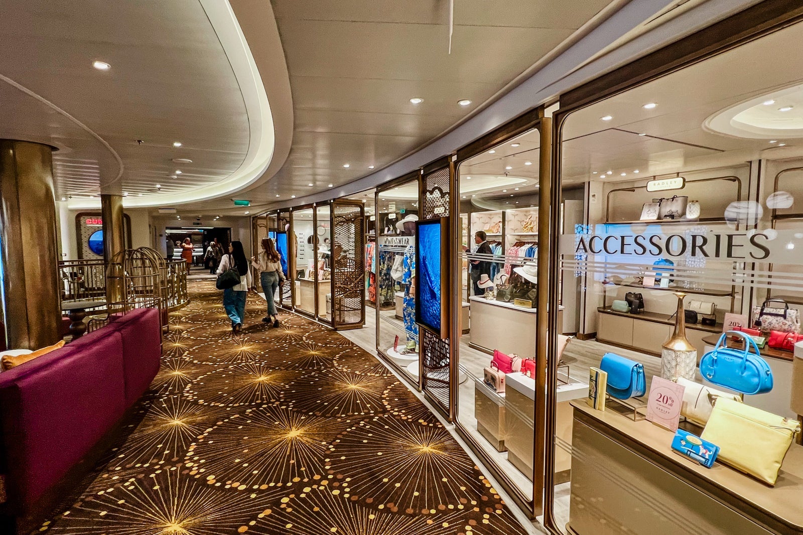 Boutiques surrounding the Queens Room