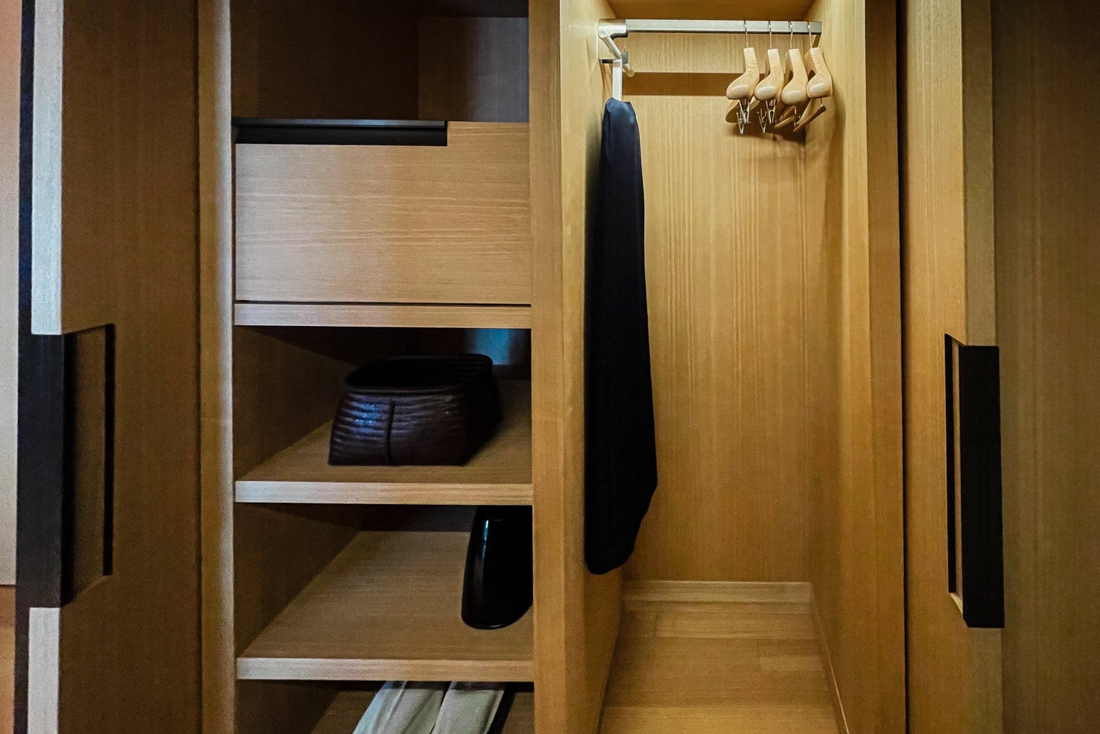 Ninenzaka House closet Park Hyatt Kyoto