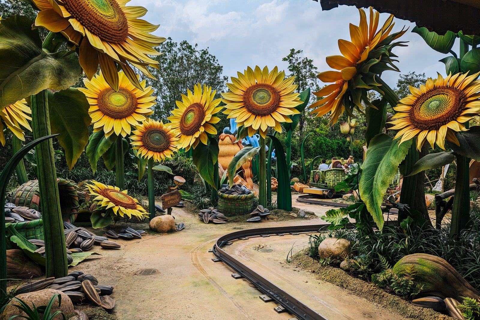 Fairy Tinker Bell's Busy Buggies