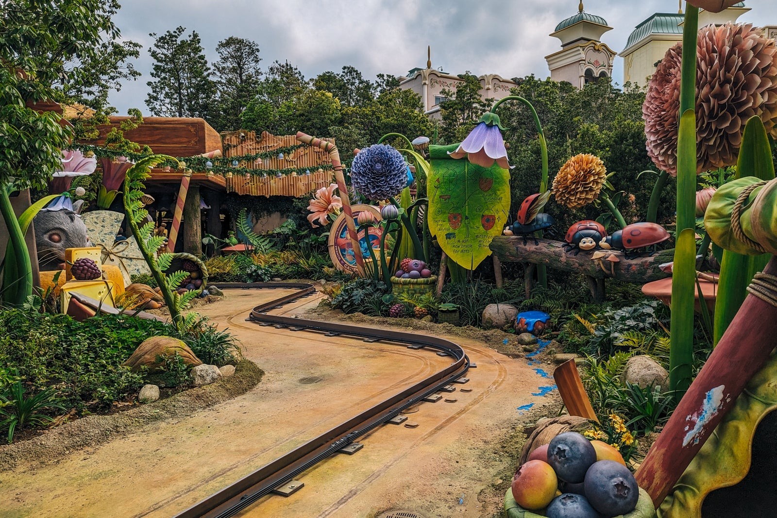 Fairy Tinker Bell's Busy Buggies