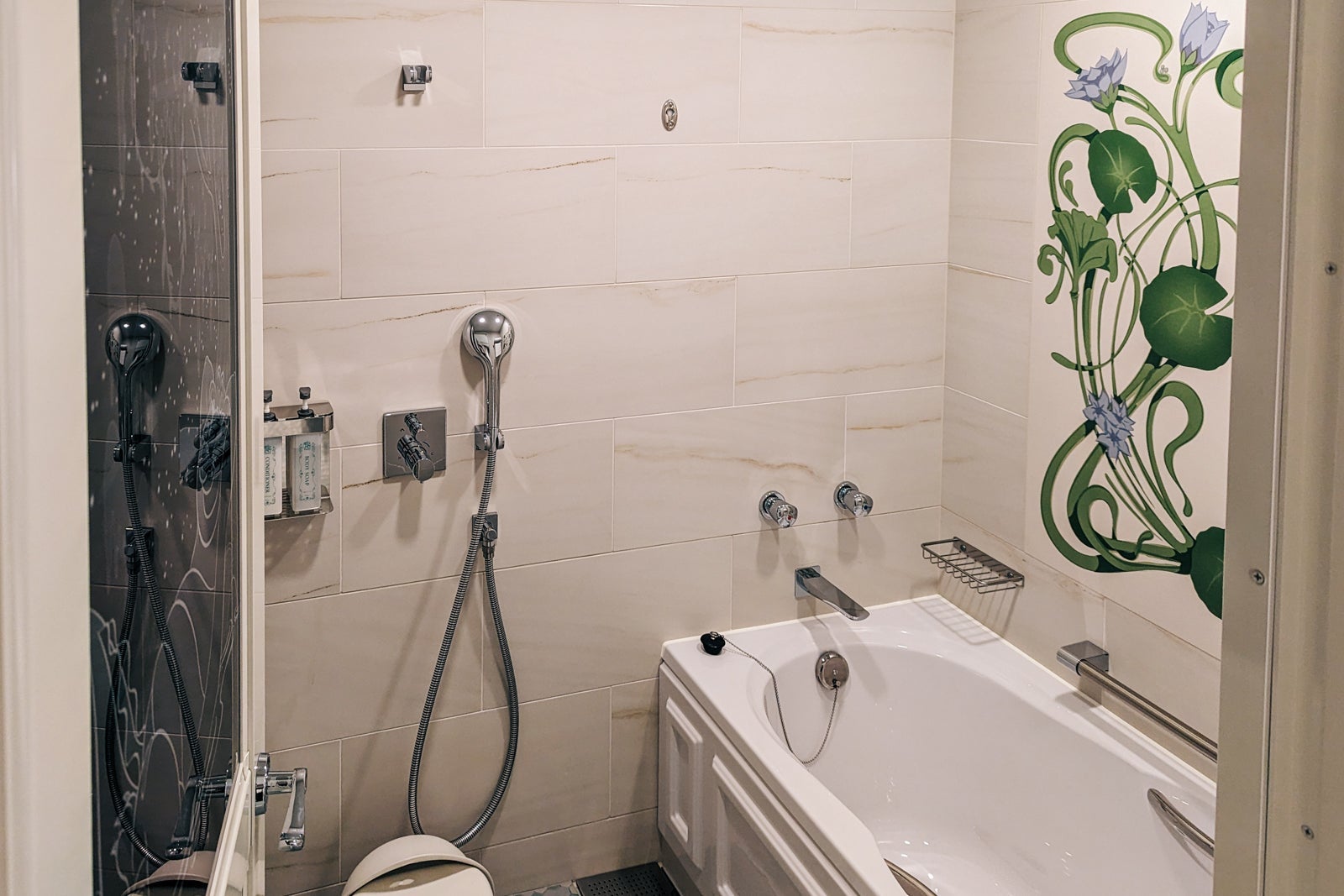Tokyo DisneySea Fantasy Springs Hotel