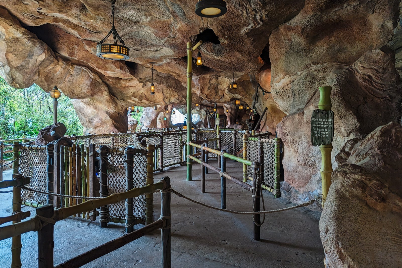 Tokyo DisneySea Fantasy Springs Peter Pan queue