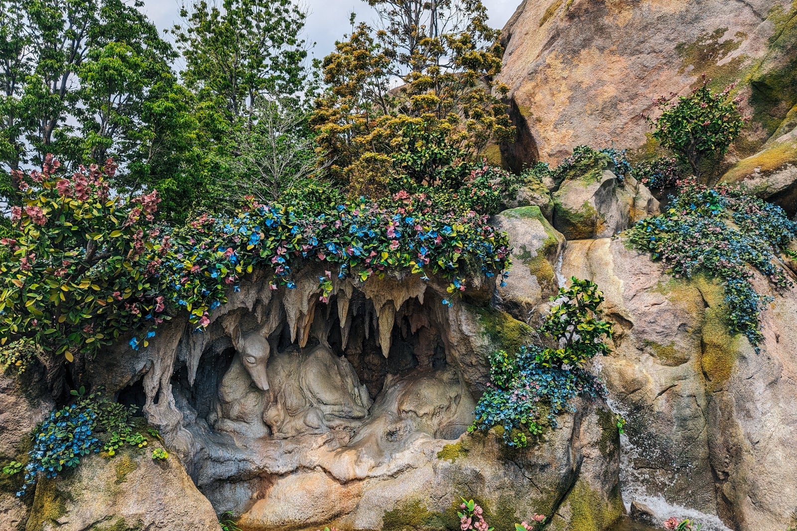 Tokyo DisneySea Fantasy Springs rockwork