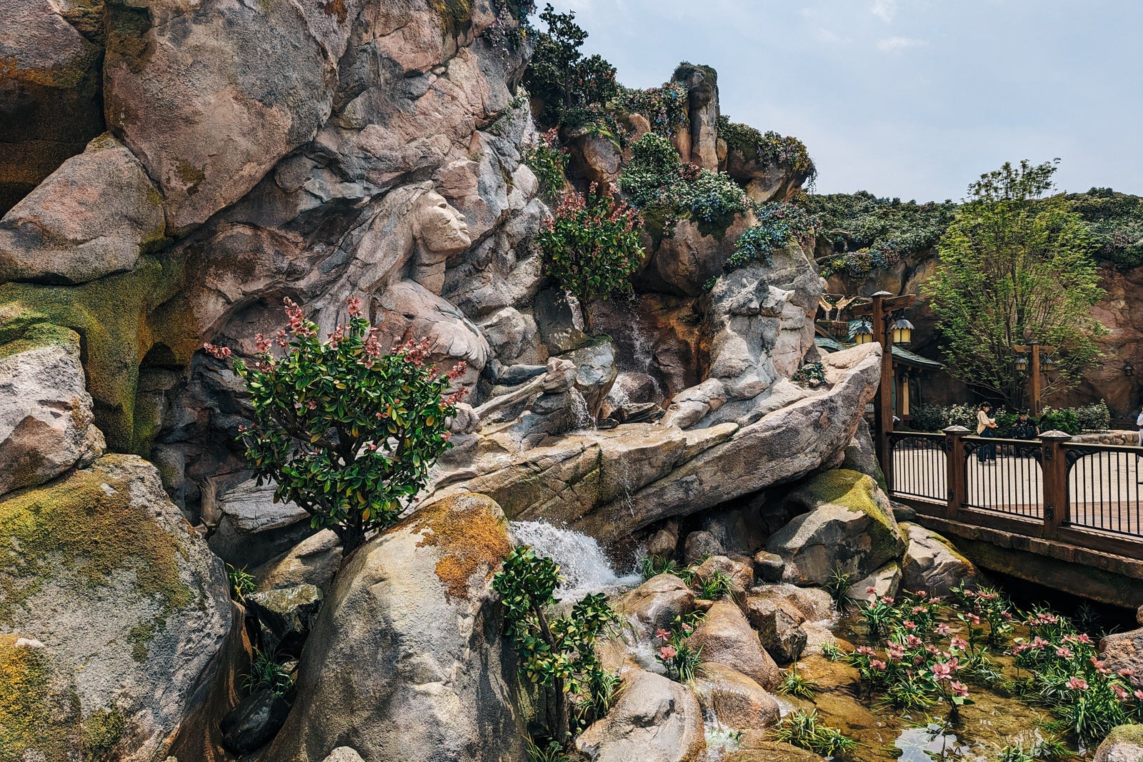 Tokyo DisneySea Fantasy Springs rockwork