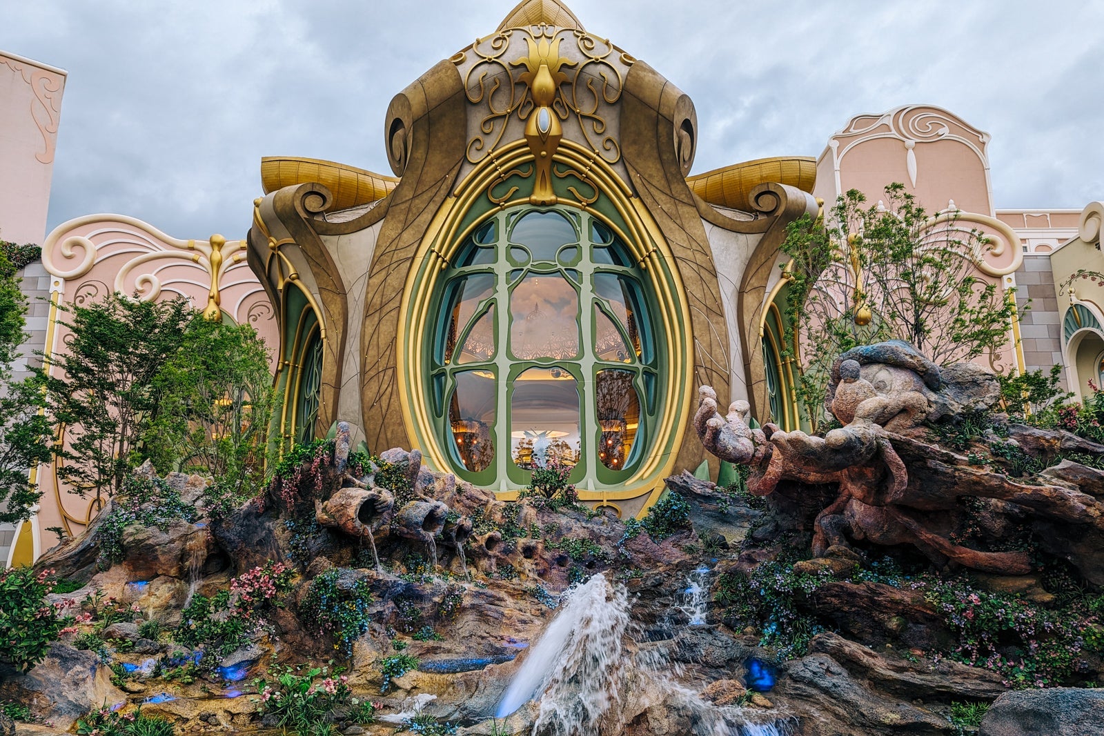 Tokyo DisneySea Fantasy Springs rockwork