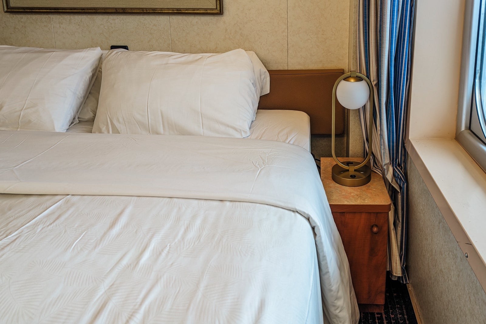 Carnival Glory cabin bed