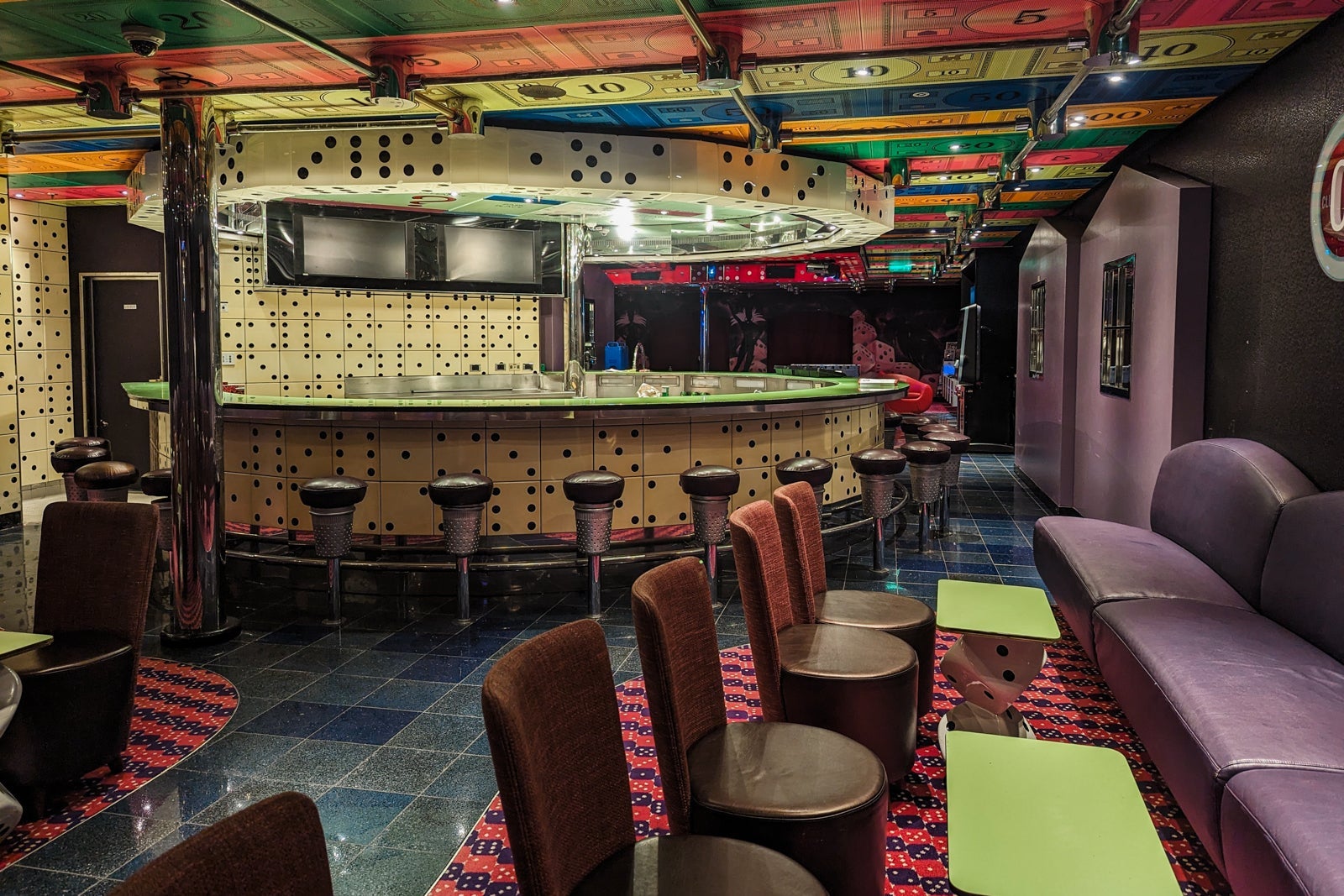 Carnival Glory Club O2