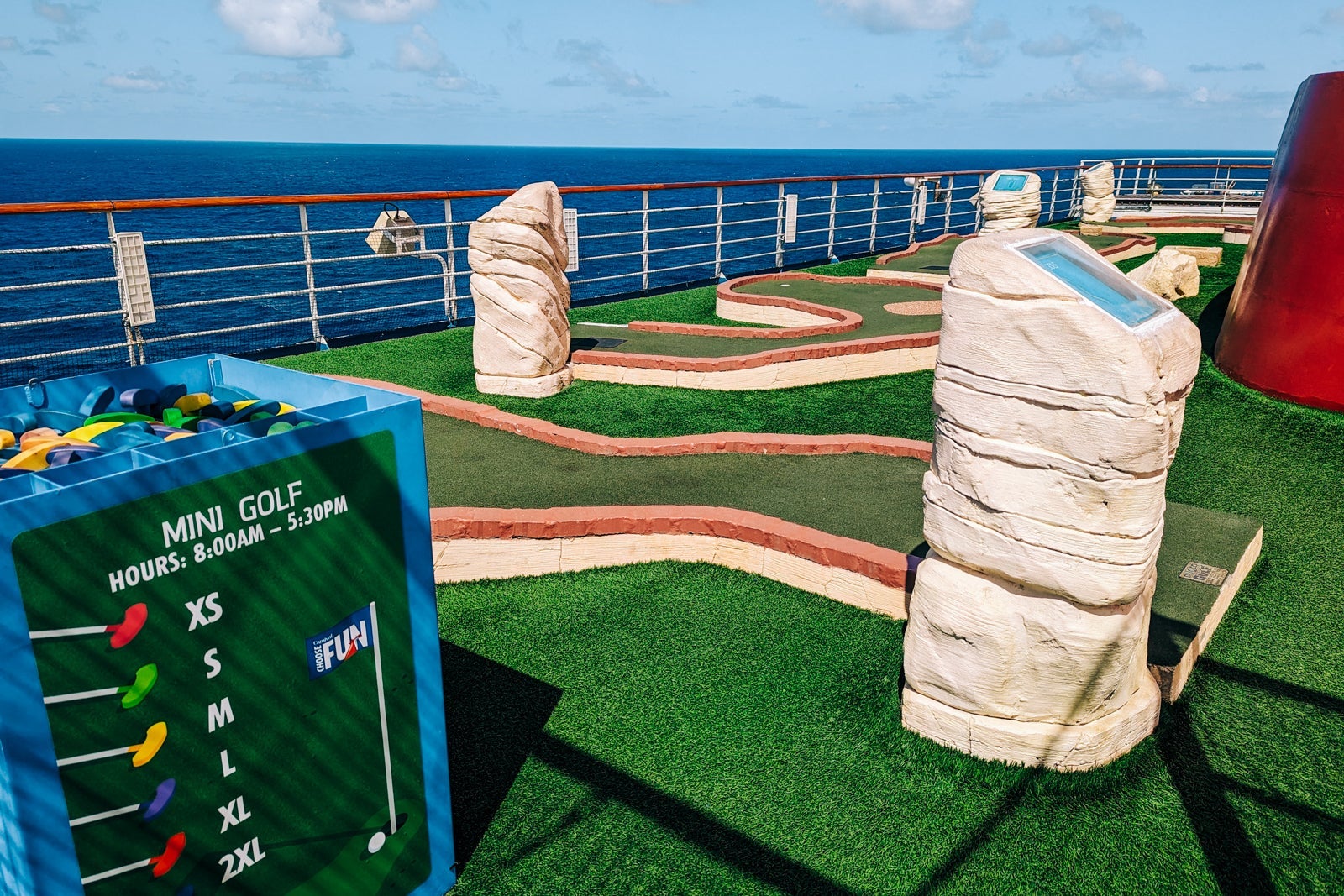 Carnival Glory minigolf