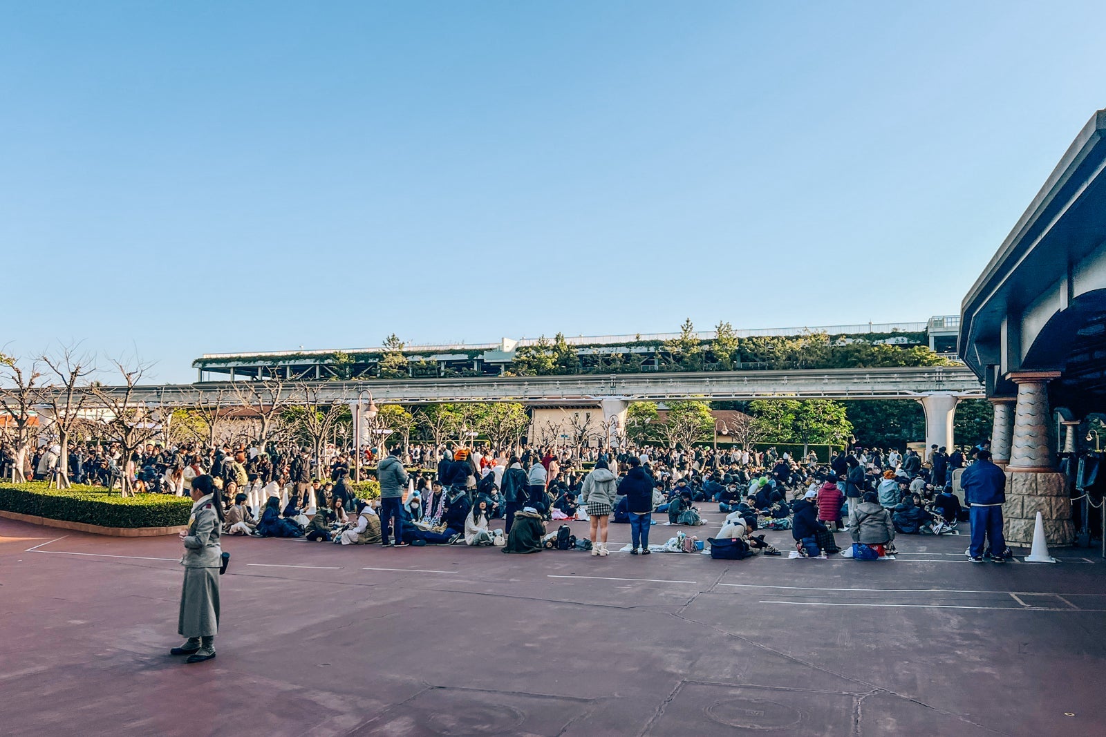 Pre-opening crowd lineup