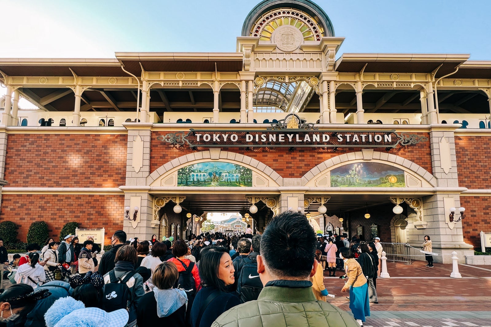 tokyo disneyland station