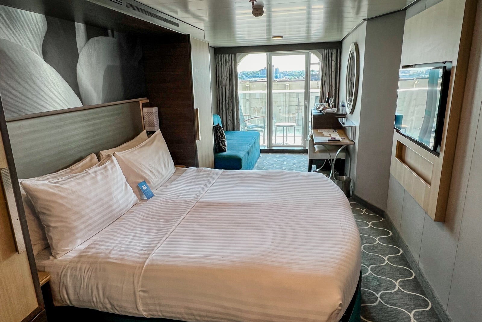 A balcony cabin on Symphony of the Seas