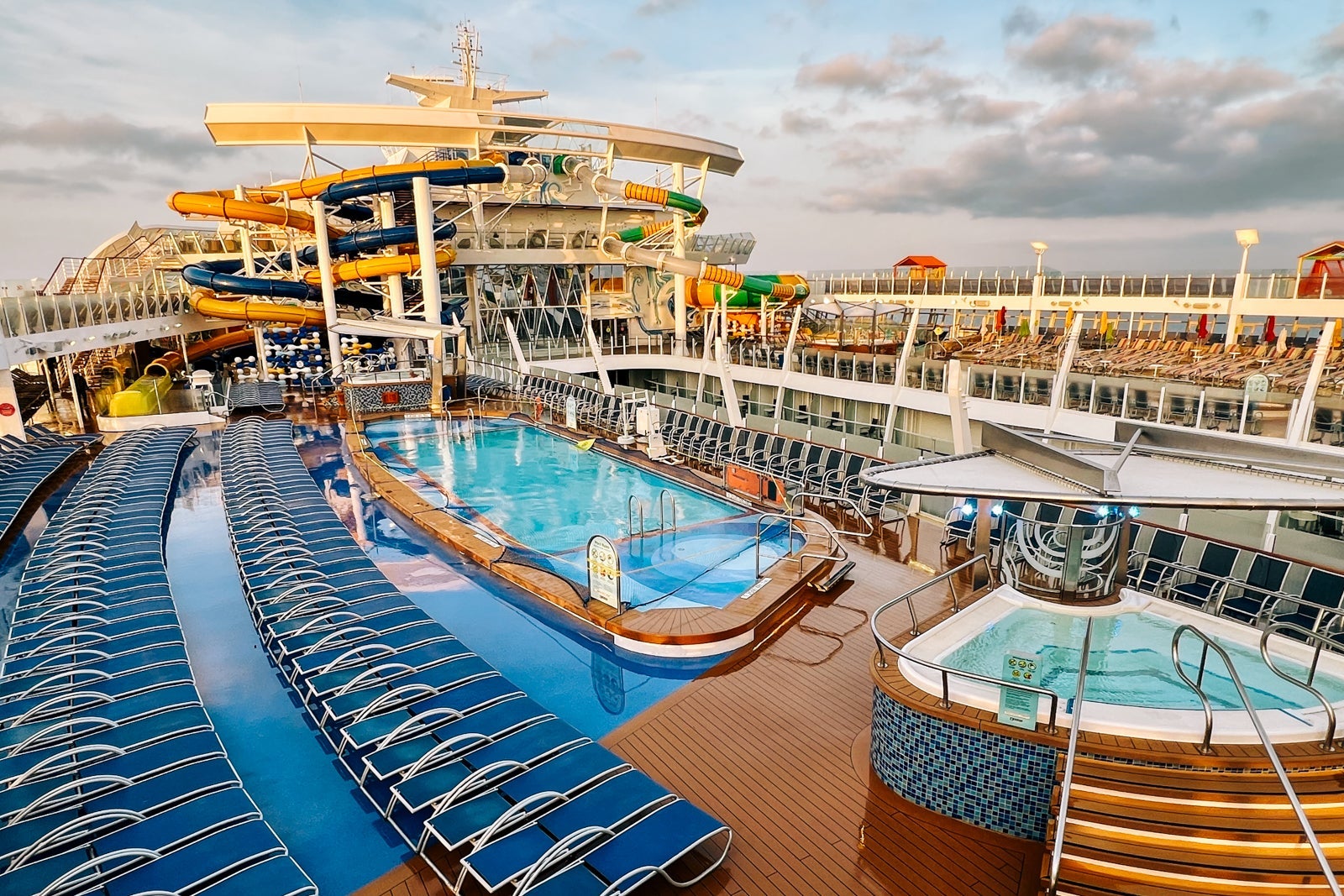 The Main Pool on Symphony of the Seas