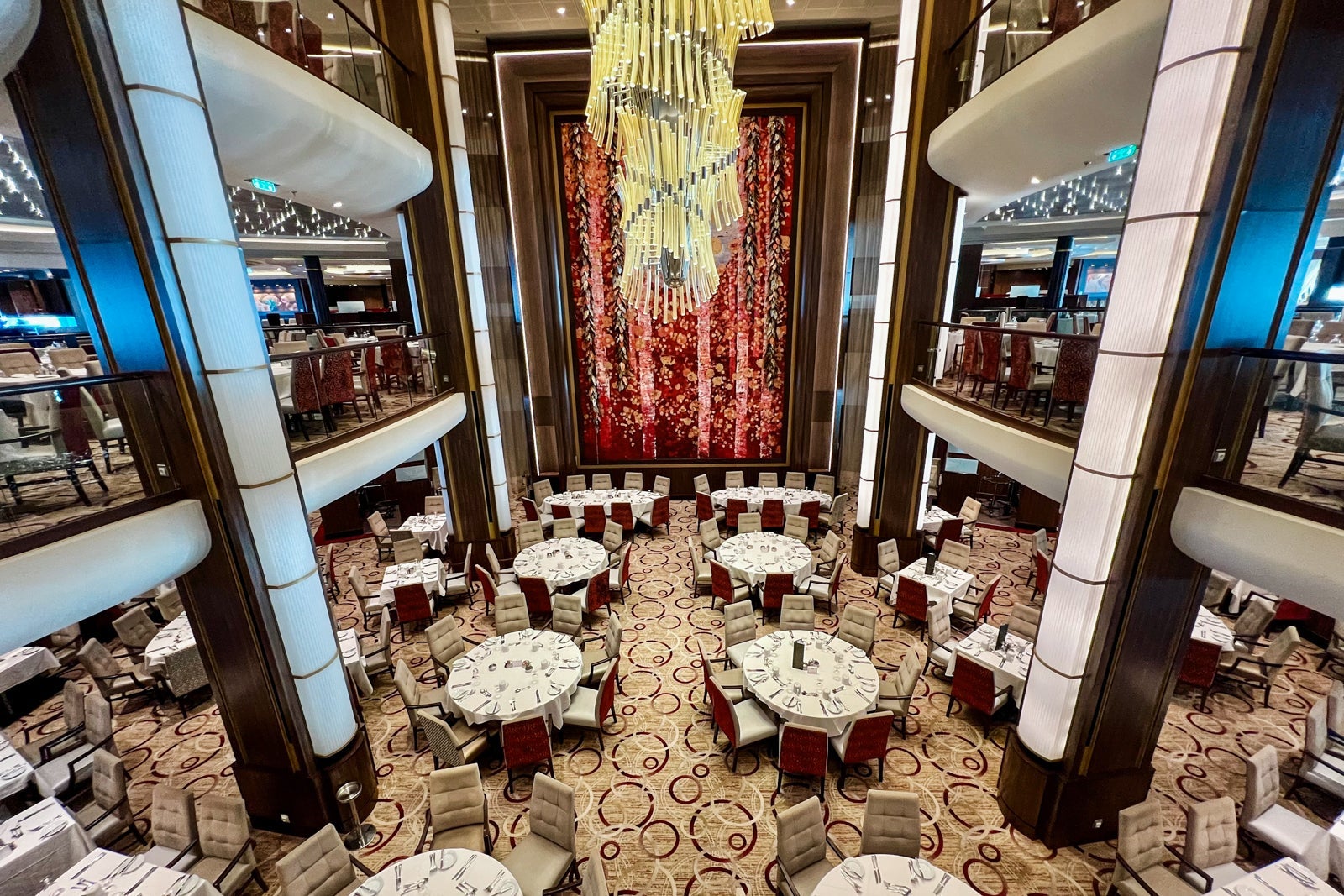 The main dining room on Symphony of the Seas