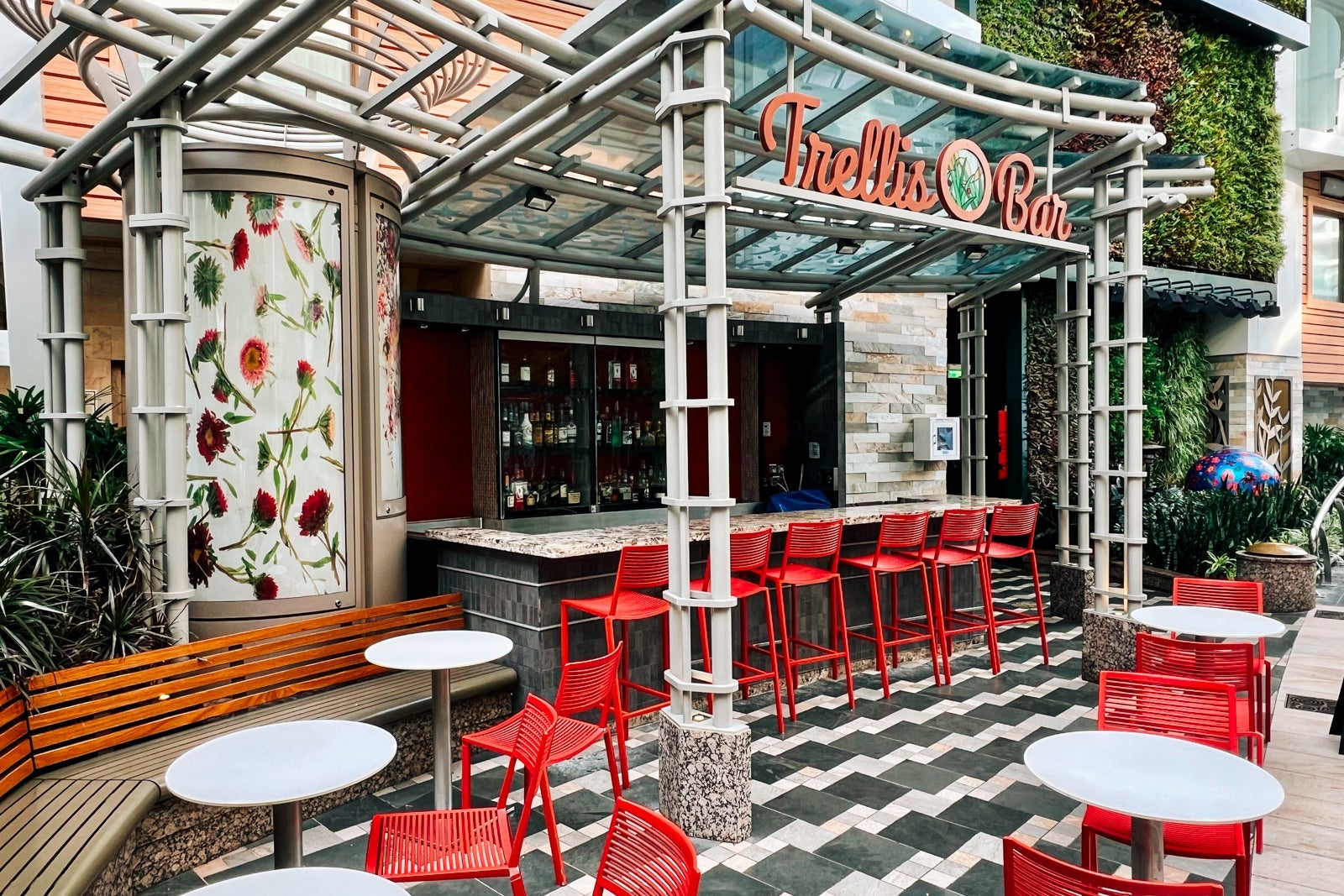 The Trellis bar on Symphony of the Seas