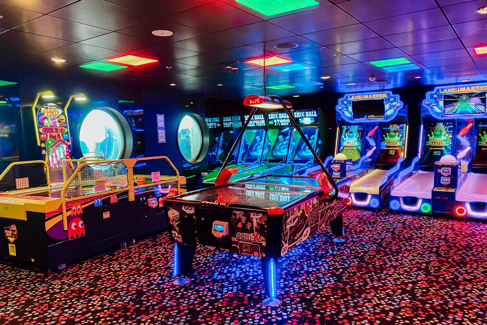 Symphony of the Seas arcade