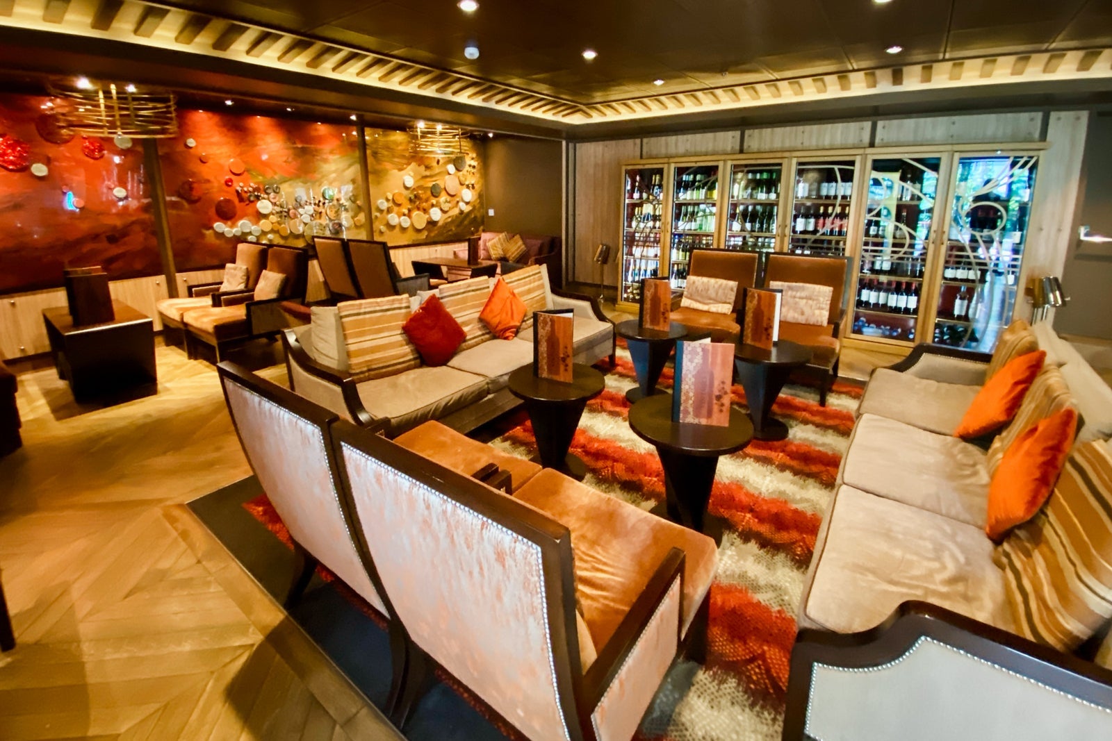 The Vintages Bar on Symphony of the Seas