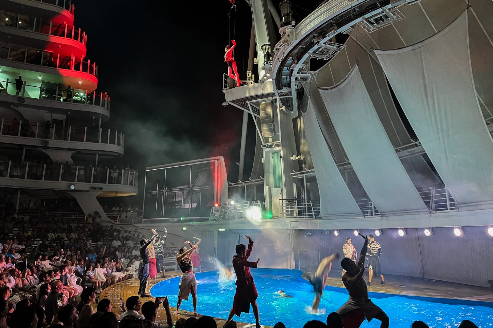 The Hiro aqua show on Symphony of the Seas