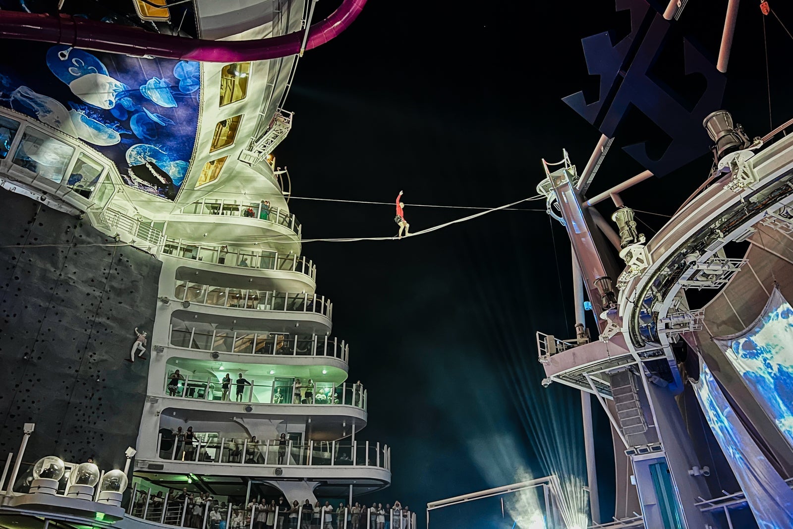 The Hiro aqua show on Symphony of the Seas