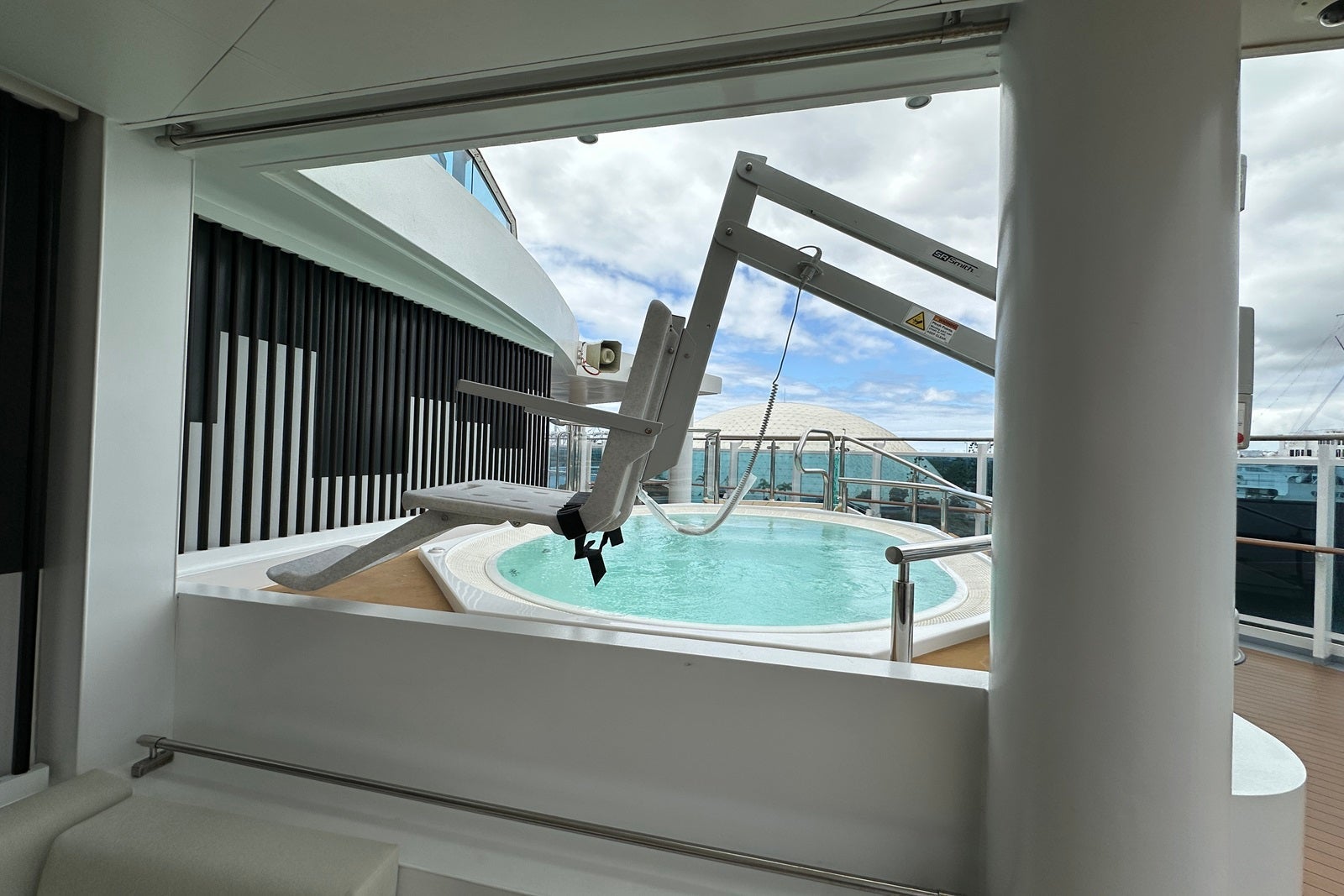A hot tub with a lift