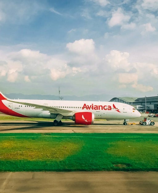 Avianca 787 on runway