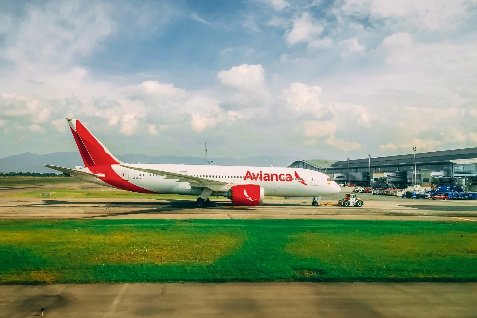 Avianca 787 on runway