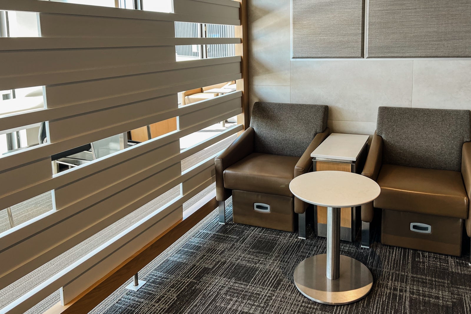 aa flagship lounge ord