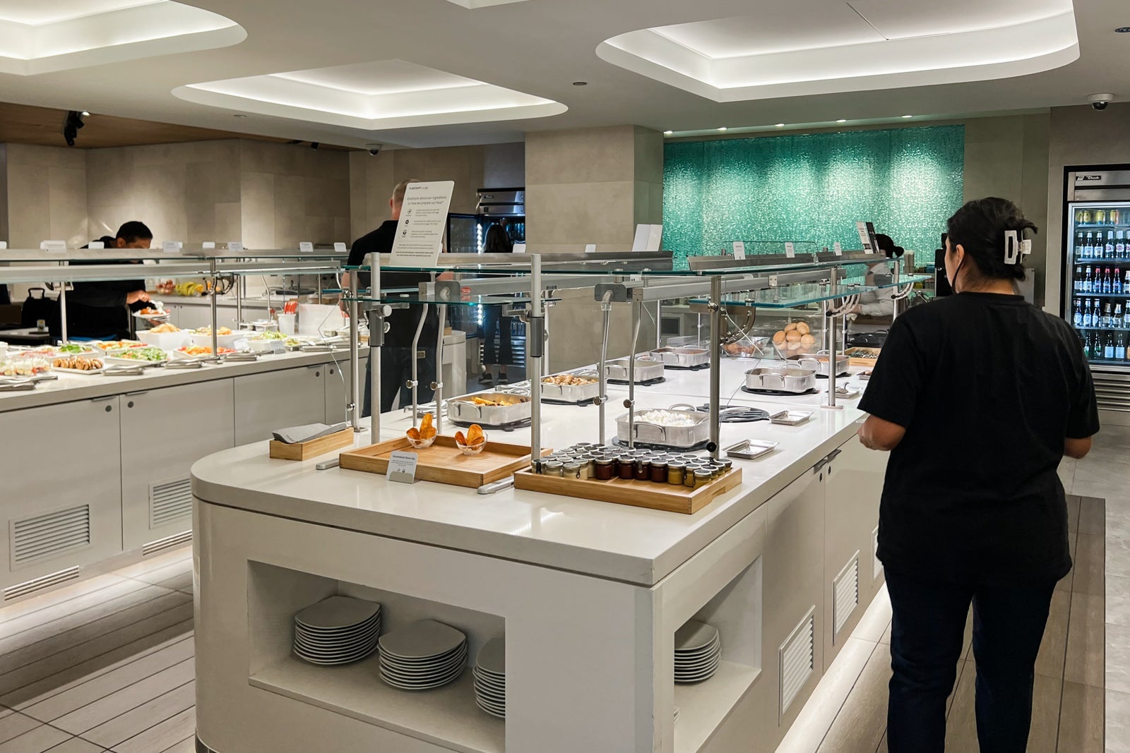 Dining area at the Flagship Lounge in Chicago