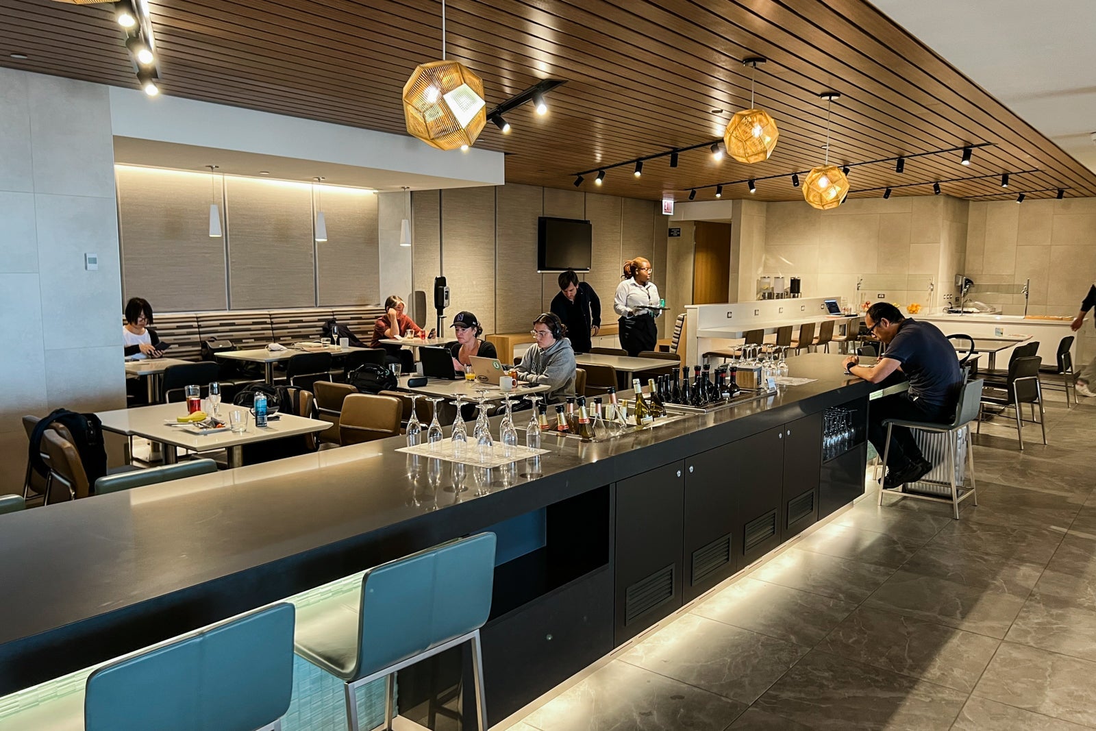 aa flagship lounge ord