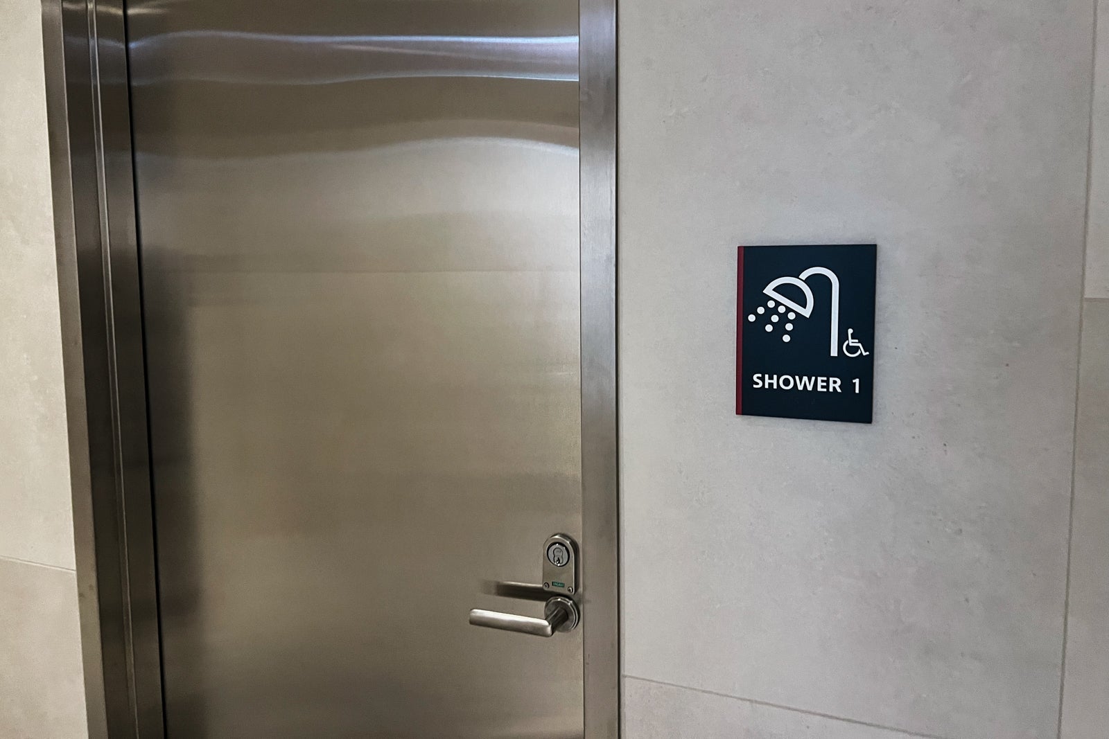 aa flagship lounge ord