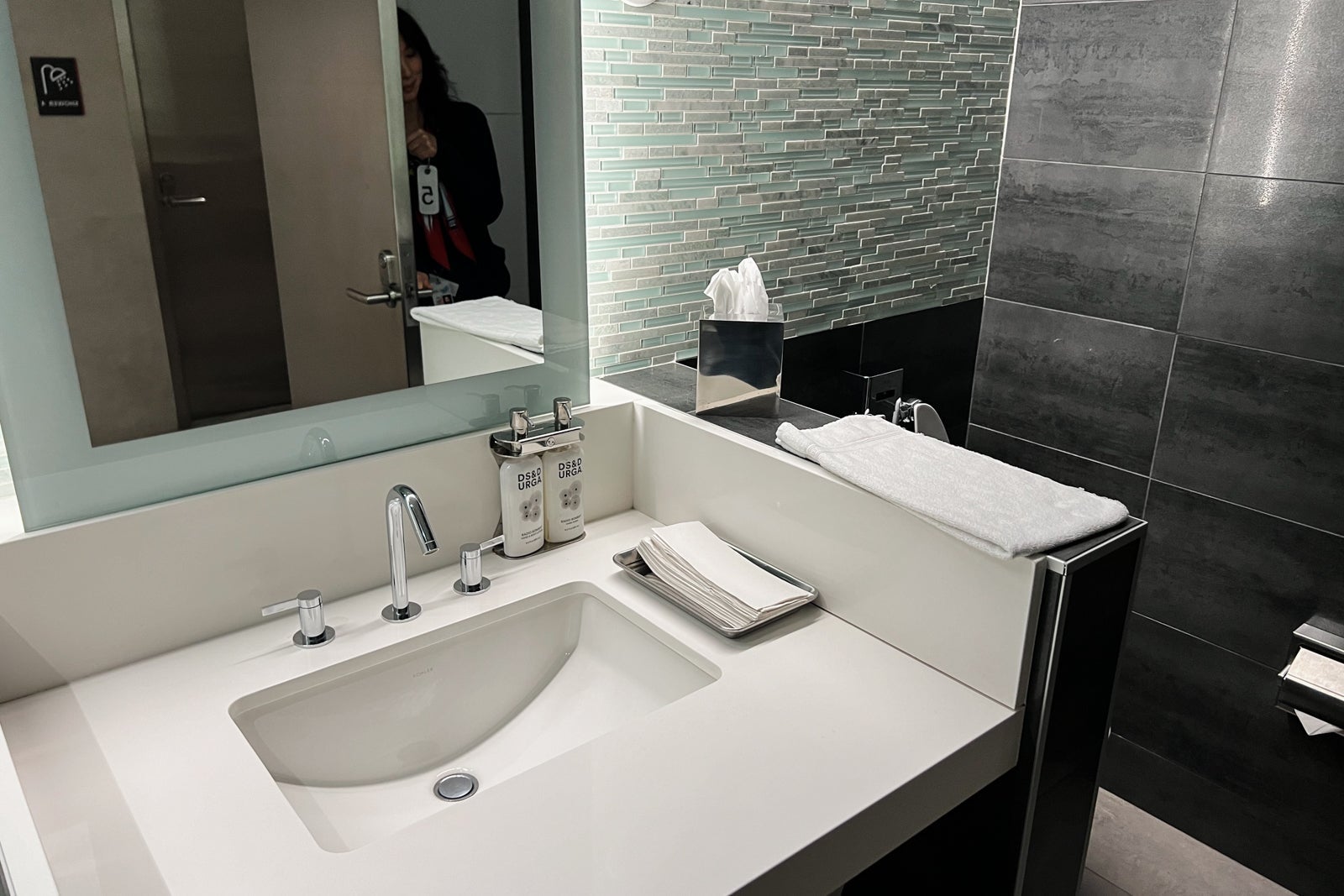 aa flagship lounge ord