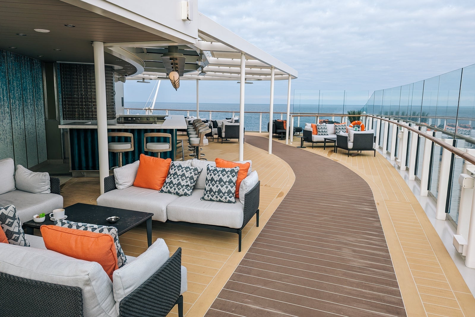 Dusk Bar on Silver Ray.