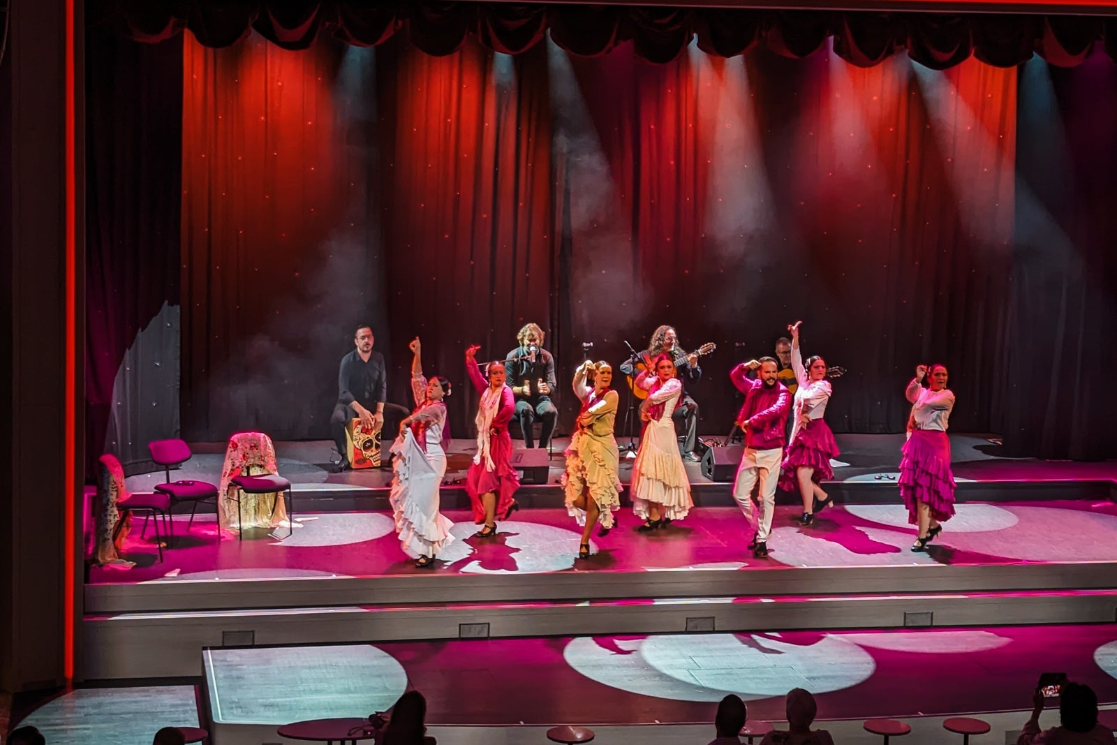 Venetian Lounge on Silver Ray.