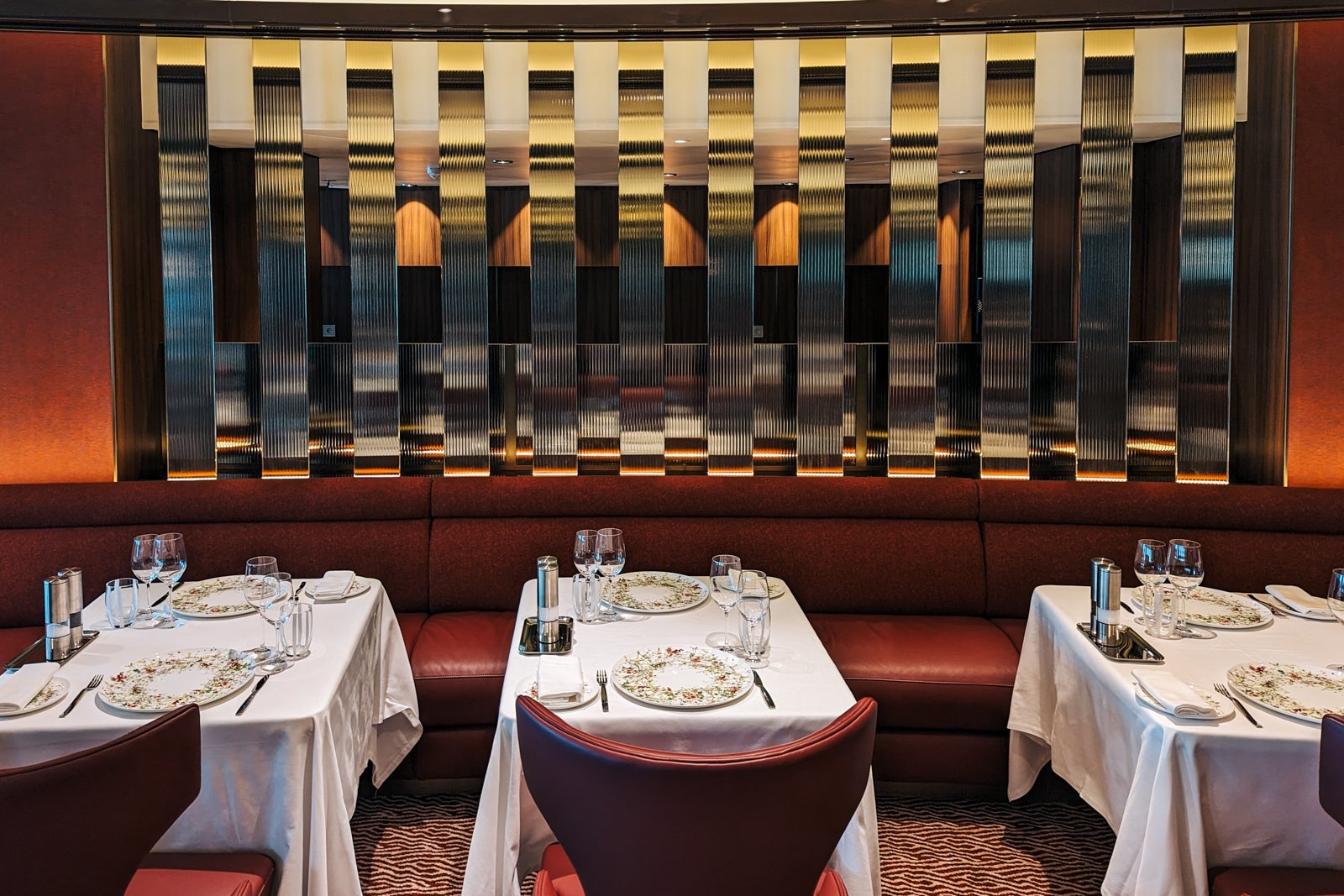 Atlantide Restaurant on Silver Ray.