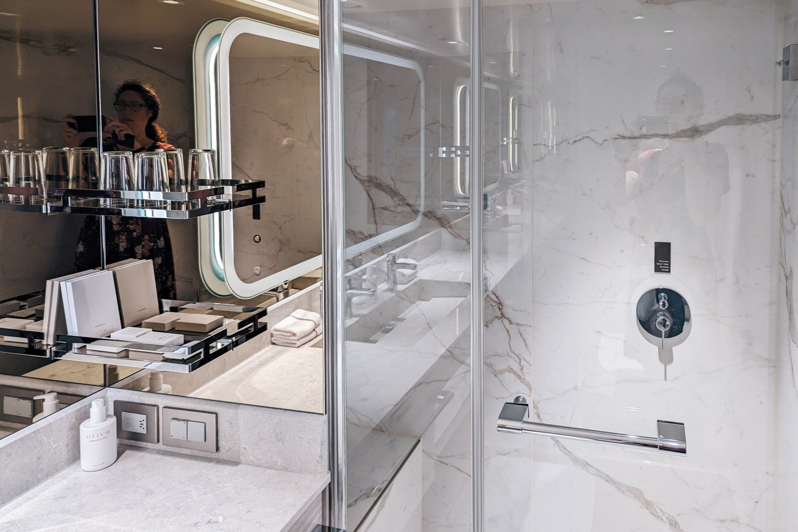 Bathroom of Deluxe Veranda Suite on Silver Ray.