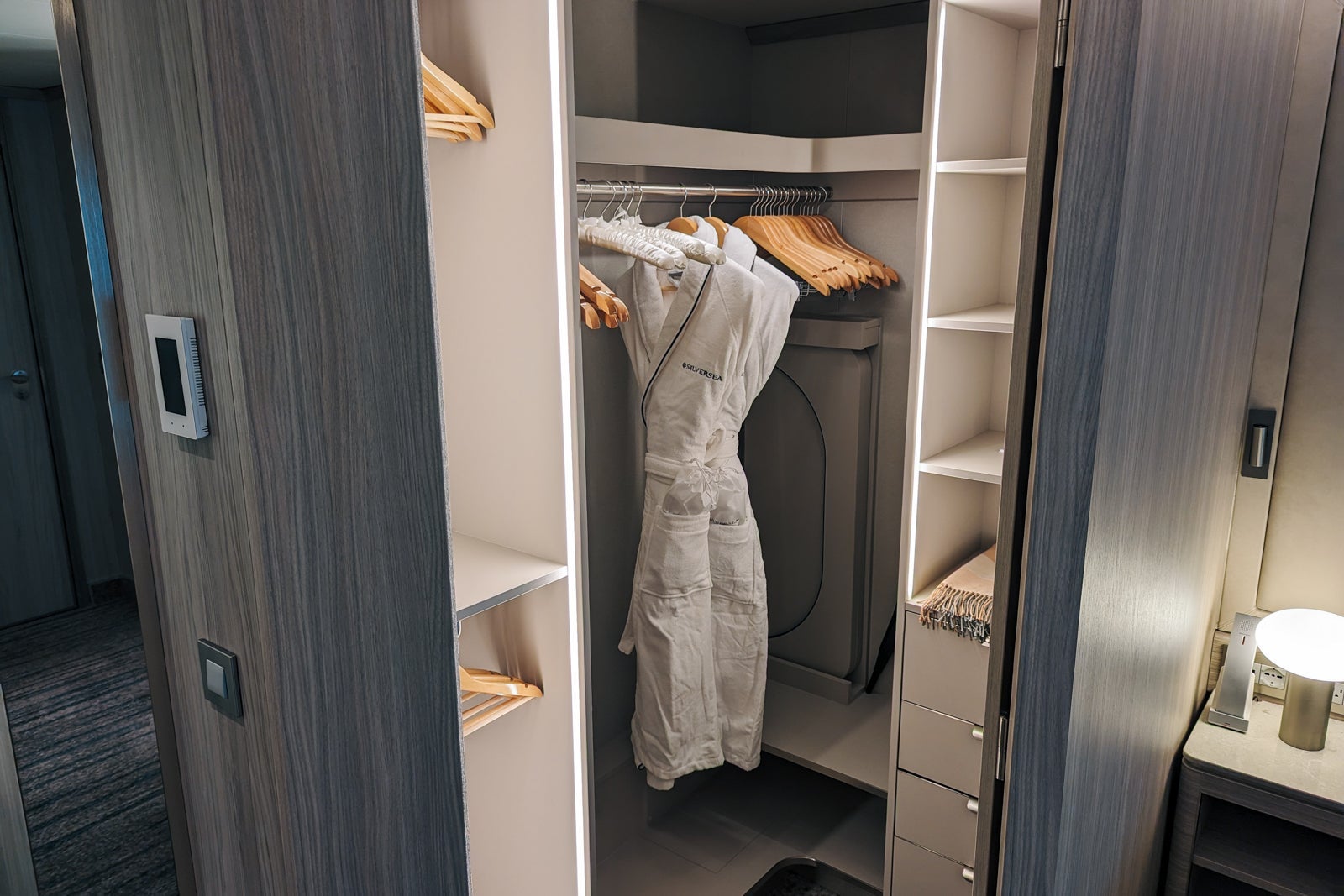 Deluxe Veranda Suite on Silver Ray.