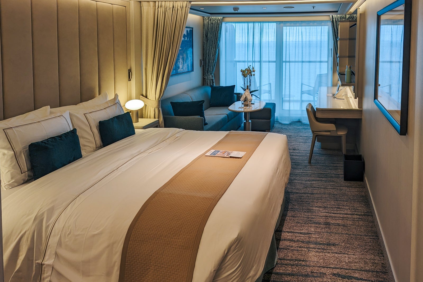 Deluxe Veranda Suite on Silver Ray.